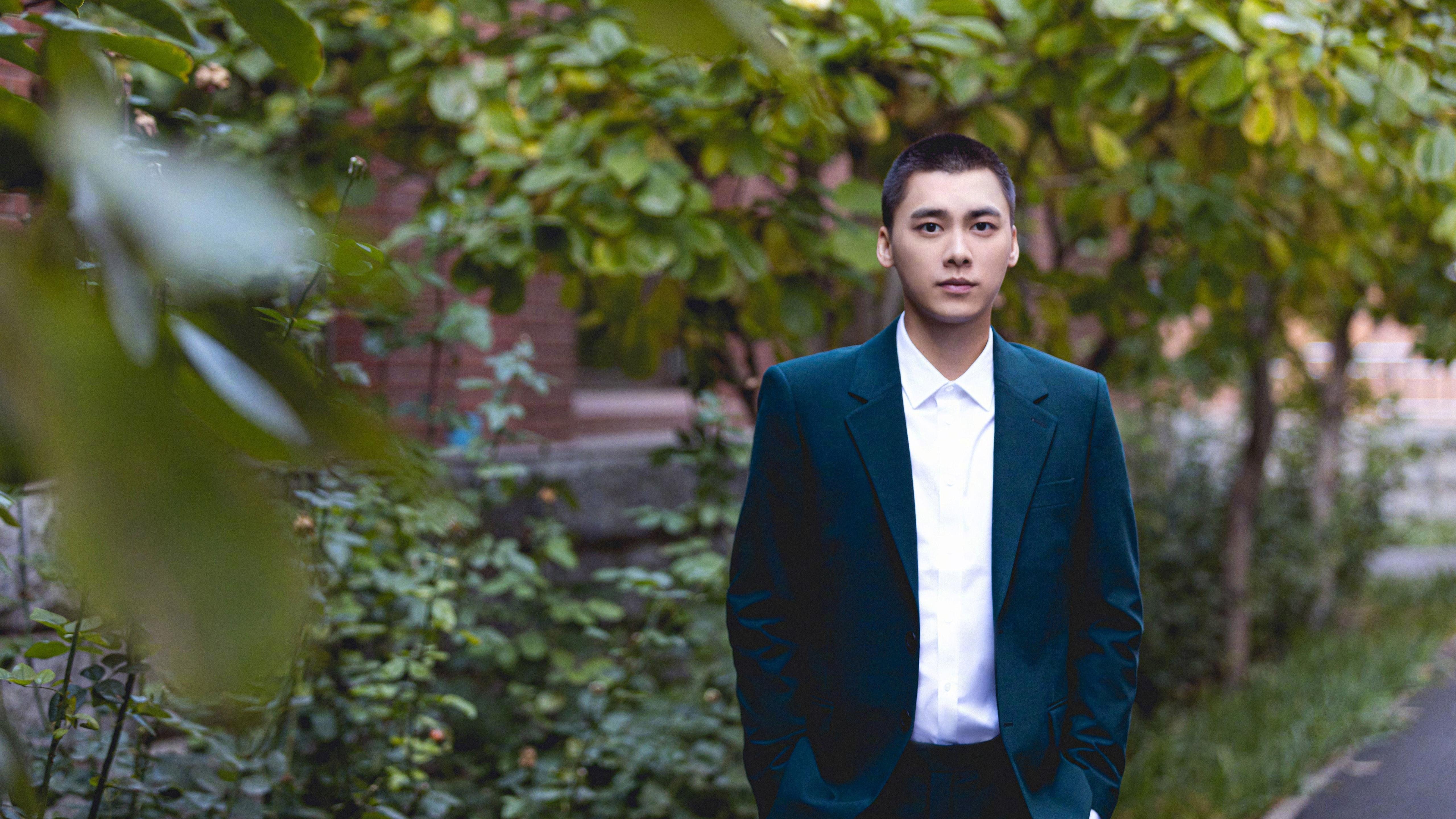 周泓余在女子围棋名人战中表现出色，晋级8强，中国女子围棋名人战周泓余