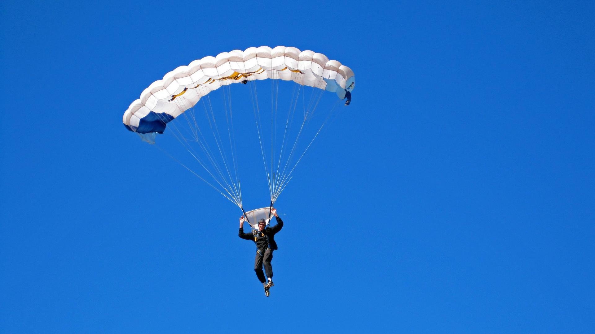 _精彩插曲：运动员赛前趣味小游戏热身_，运动员比赛前的热身运动