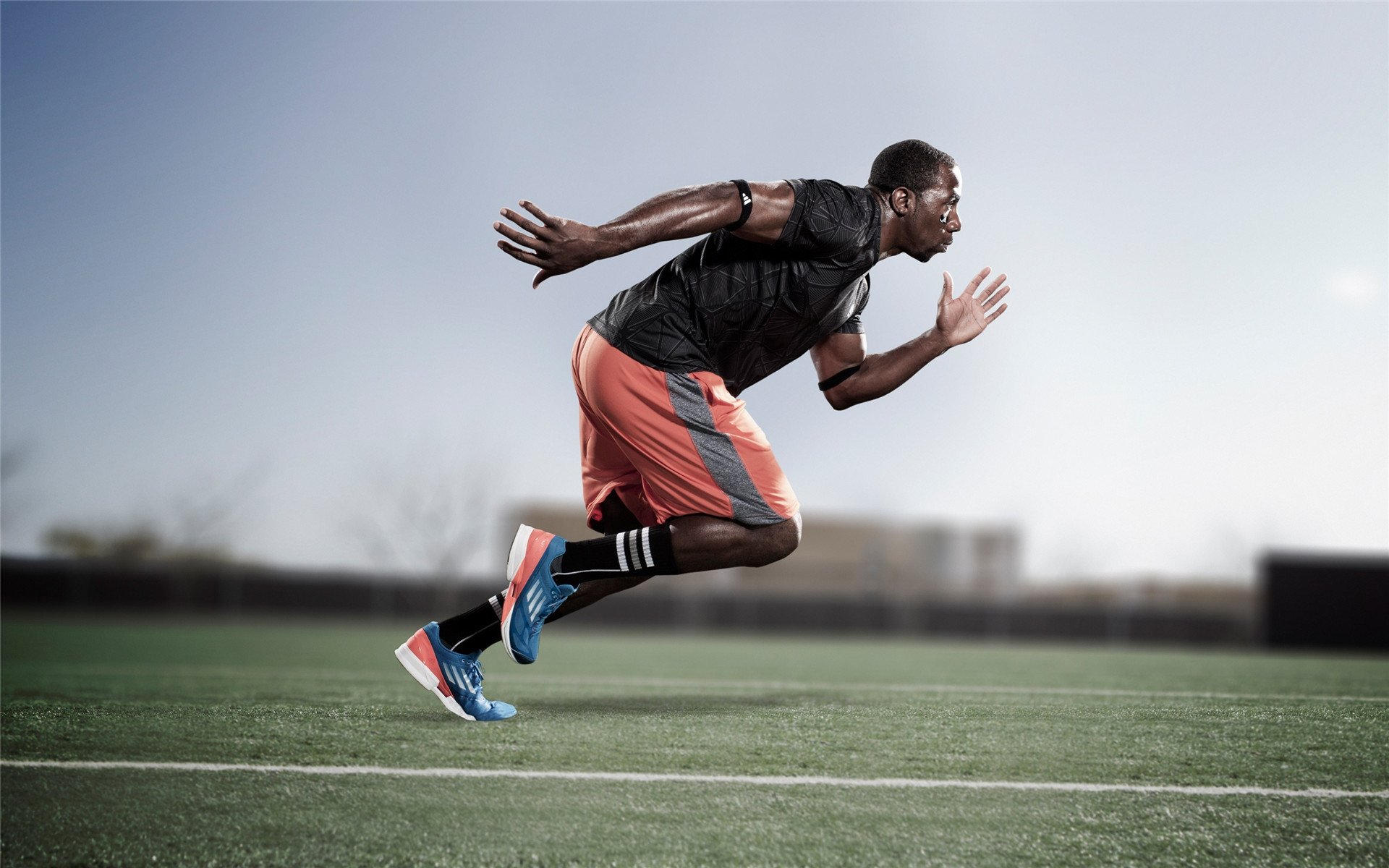 塞内加尔骑手阿卜杜·巴在非洲马术锦标赛上与“Dakar Star”马匹共同夺得障碍赛铜牌，展现默契配合。